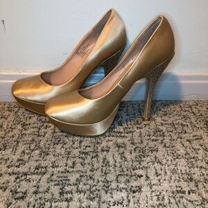 Steven Madden Partyy-R Champagne Satin High Heels Size 9